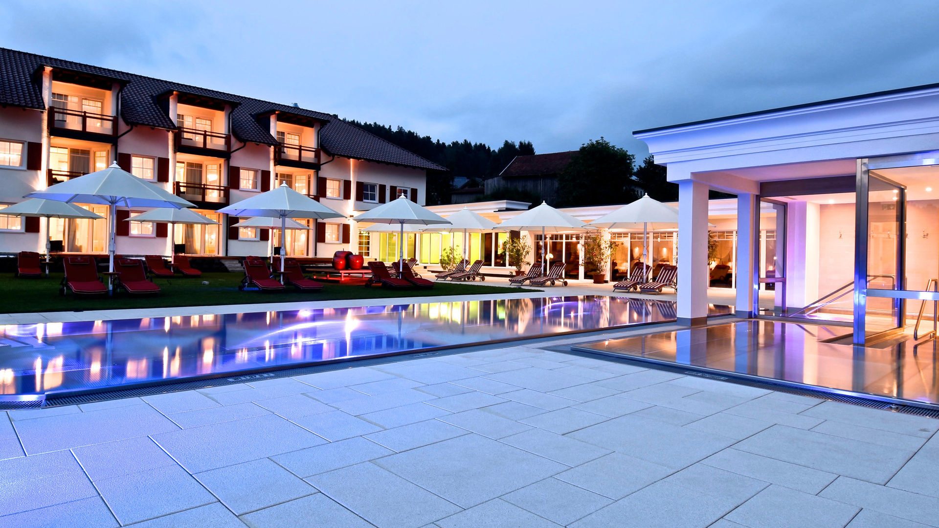 Außenpool 4 Sterne Wellnesshotels Bayerischer Wald Wellnessurlaub
