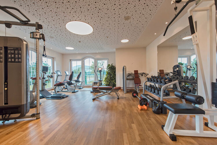 Fitnessraum mit top-modernen TechnoGym-Geräten