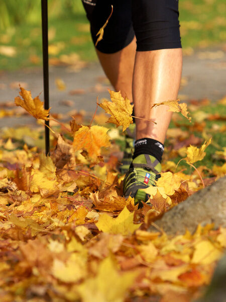 Nordic-Walking durch das Herbstlaub